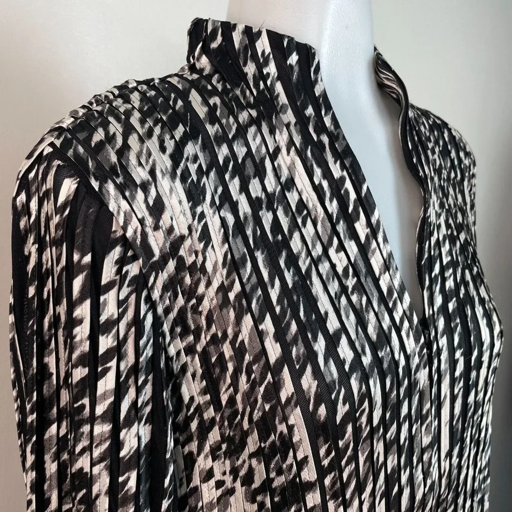 Chico's Jacket 1 Medium Gray Black Shutter Pleated Zip-Front 3/4 Sleeve
